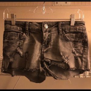 Jean frayed short shorts